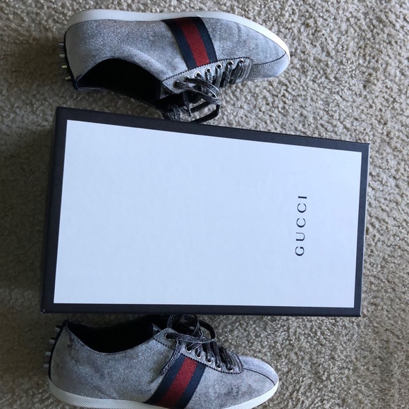 Size 9 , I got a couples girls with this shoes - Picture 2 of 4